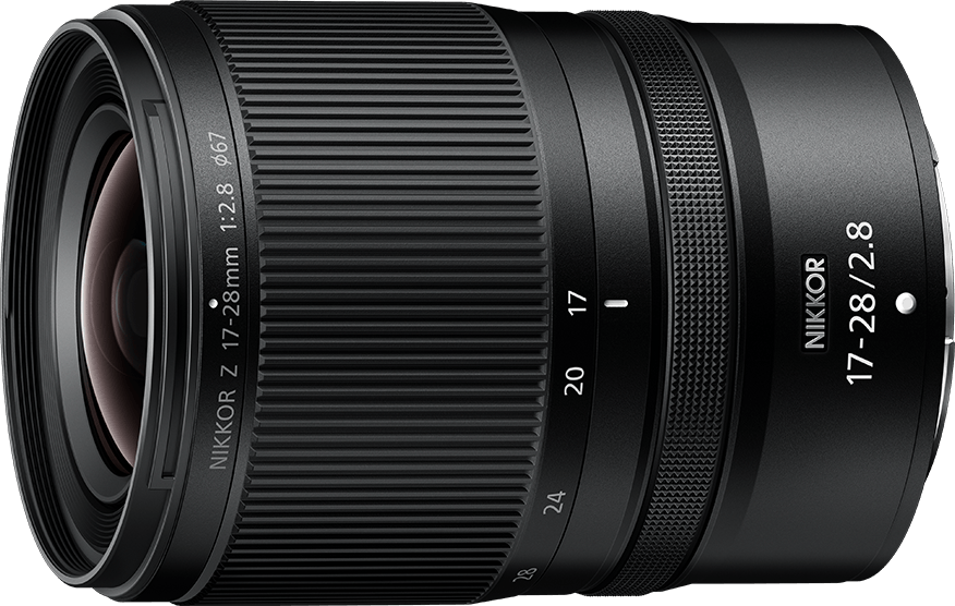 Zwarte Nikkor 17-28mm f/2.8 cameralens, met focus- en zoomringen.