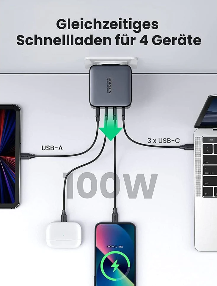 Un chargeur USB noir avec quatre ports, connecté à un téléphone, un ordinateur portable et d'autres appareils.