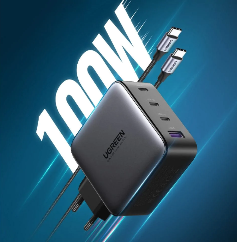 Adaptateur secteur noir avec deux câbles USB-C.