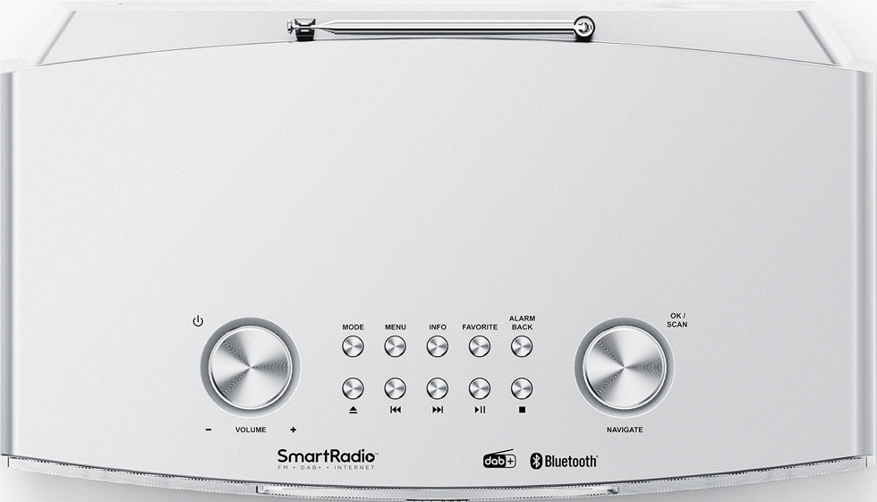 Silbernes Radio mit Knöpfen. Lautstärke- und Navigationsregler. Text: SmartRadio, DAB+, Bluetooth.