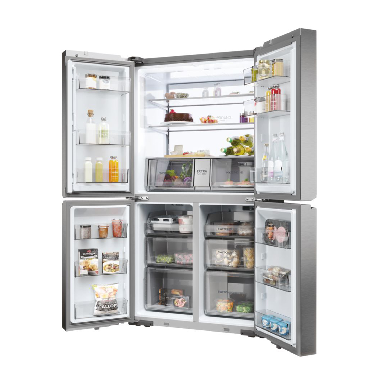 Un frigorifero moderno con più ante aperte, che mostra ripiani, cassetti e alimenti conservati all'interno.