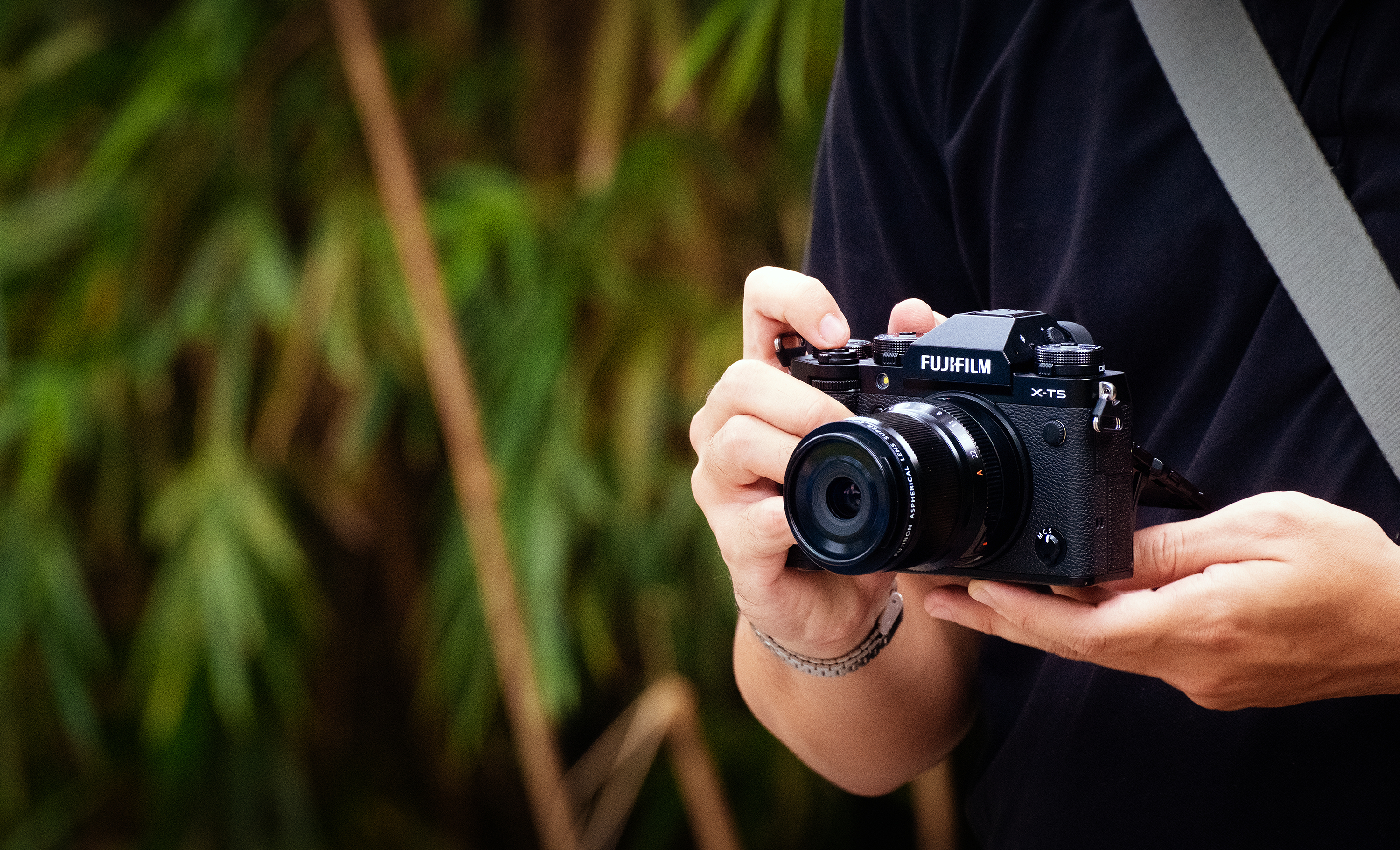 FUJIFILM X-T5 Kit Spiegellose Systemkamera mit Objektiv 18 - 55 mm, 7,6 cm Display Touchscreen
