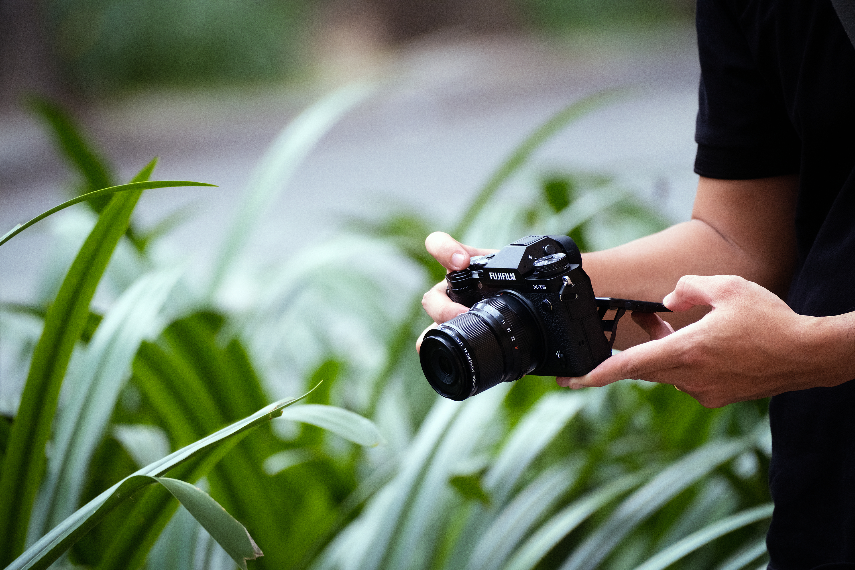 FUJIFILM X-T5 Kit Spiegellose Systemkamera mit Objektiv 18 - 55 mm, 7,6 cm Display Touchscreen