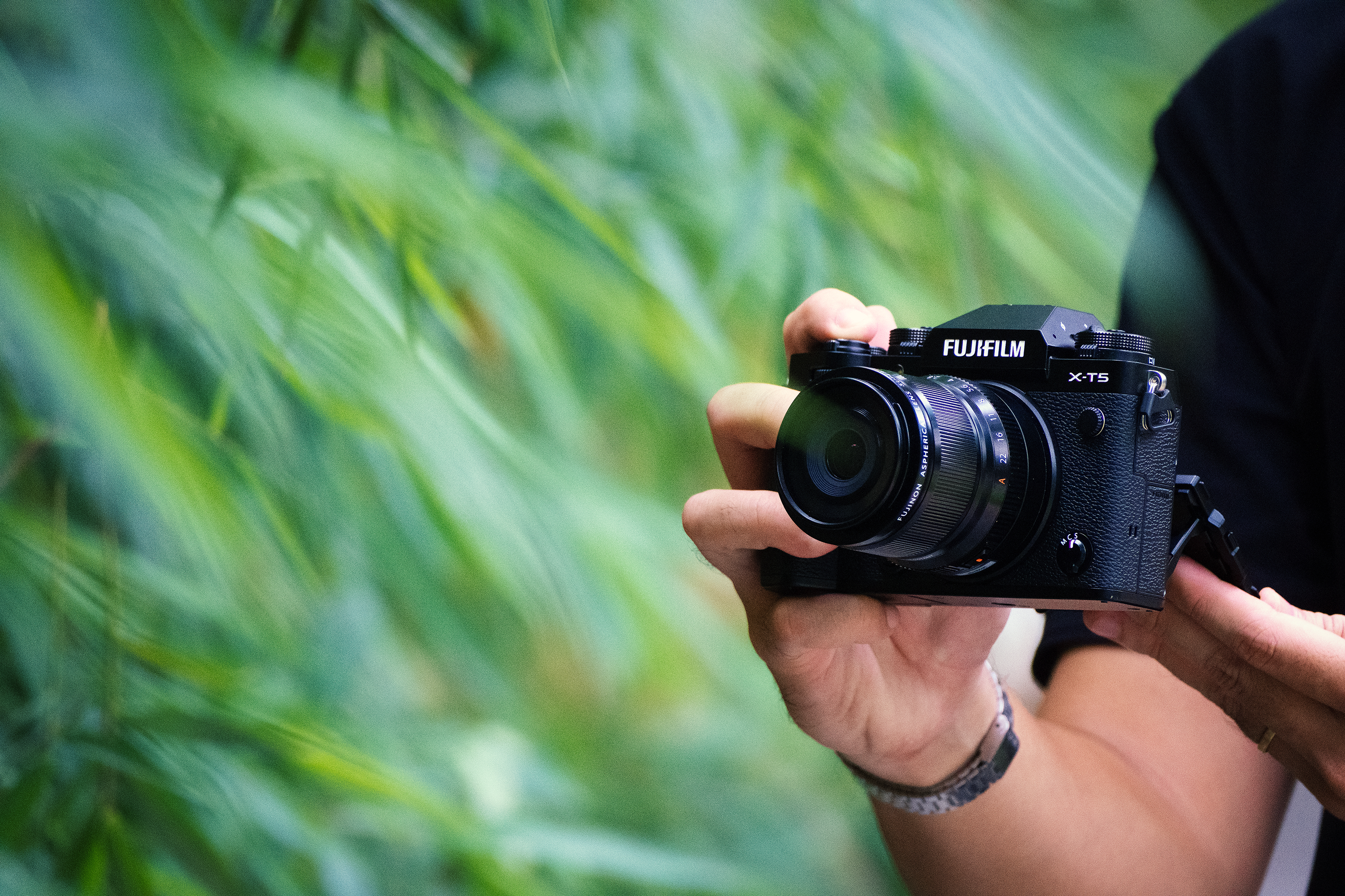 FUJIFILM X-T5 Kit Spiegellose Systemkamera mit Objektiv 18 - 55 mm, 7,6 cm Display Touchscreen