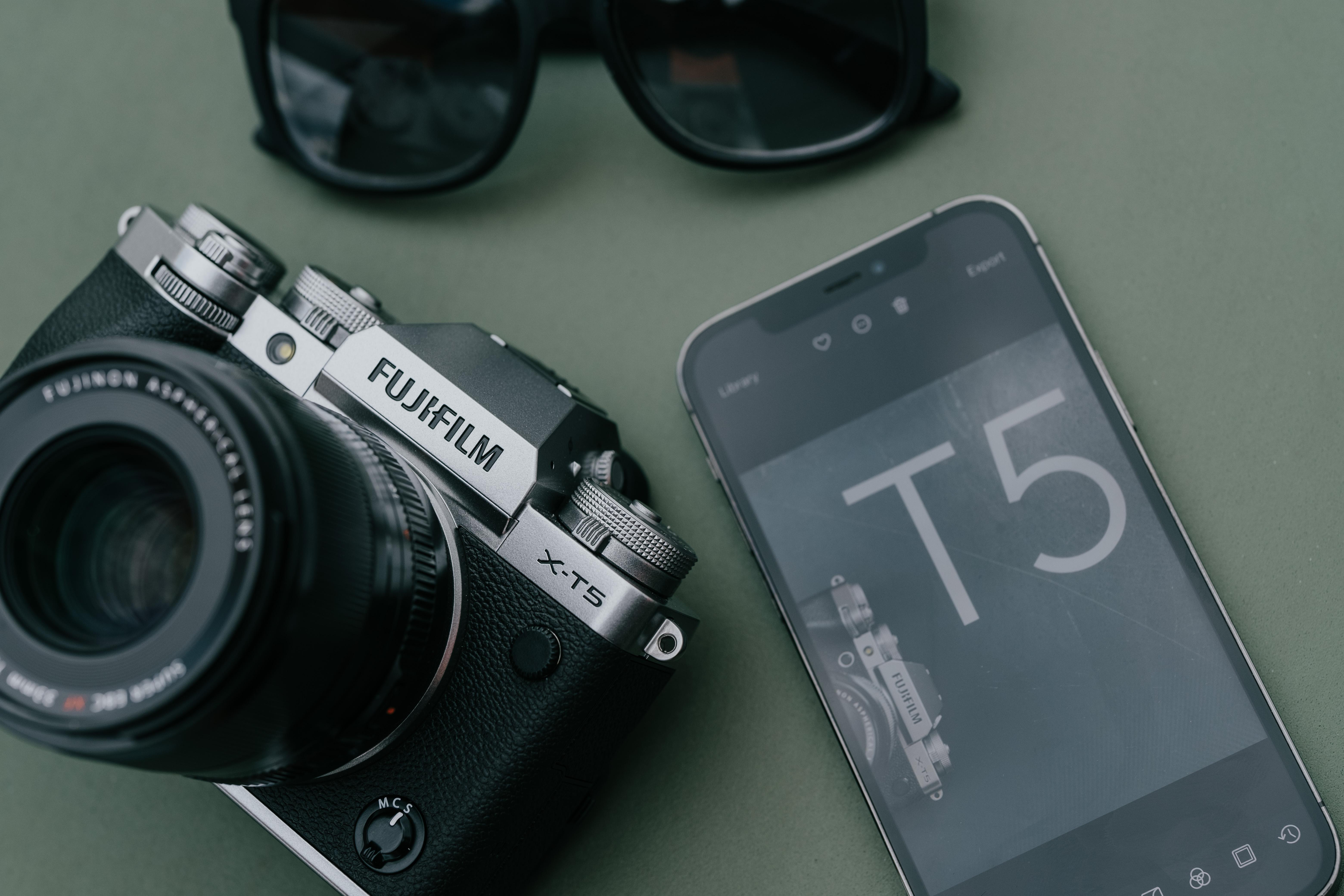FUJIFILM X-T5 Kit Spiegellose Systemkamera mit Objektiv 18 - 55 mm, 7,6 cm Display Touchscreen