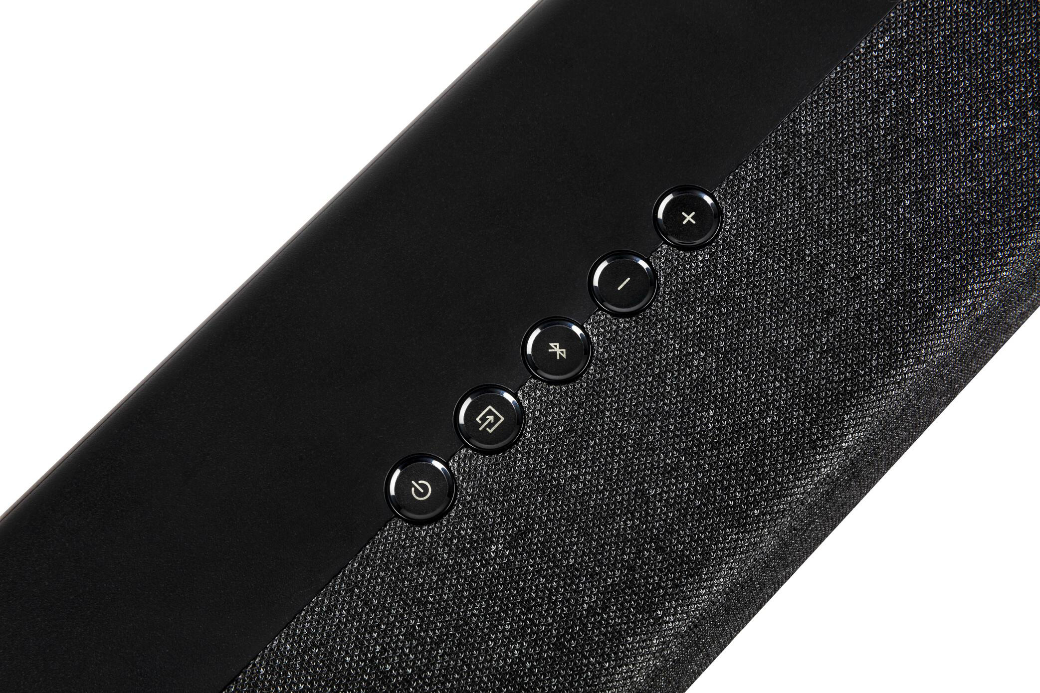 Schwarze Soundbar mit Knöpfen und strukturierter Oberfläche, vor weißem Hintergrund.
