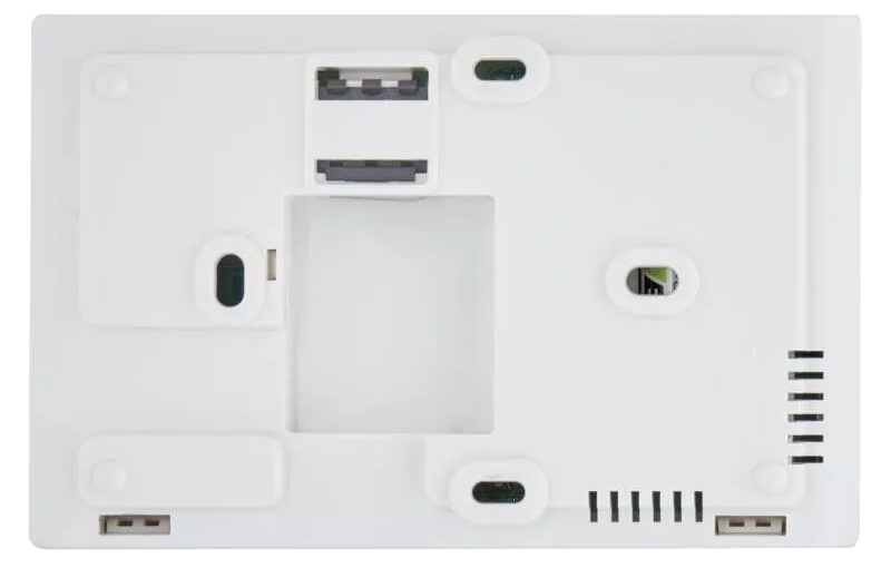 Fehér eszköz hátulja több USB porttal és egy téglalap alakú nyílással.