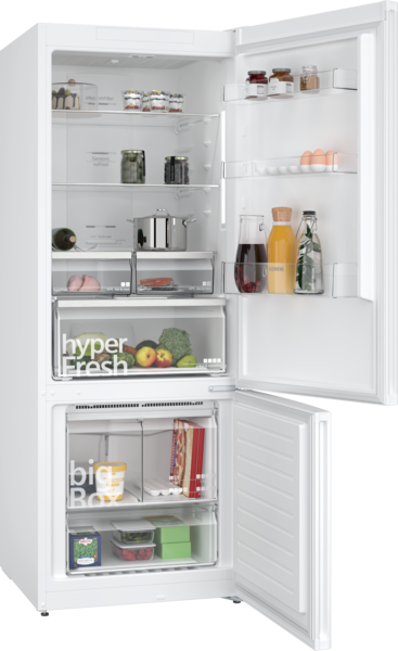 Kapısı açık, yiyecek dolu beyaz bir buzdolabı.