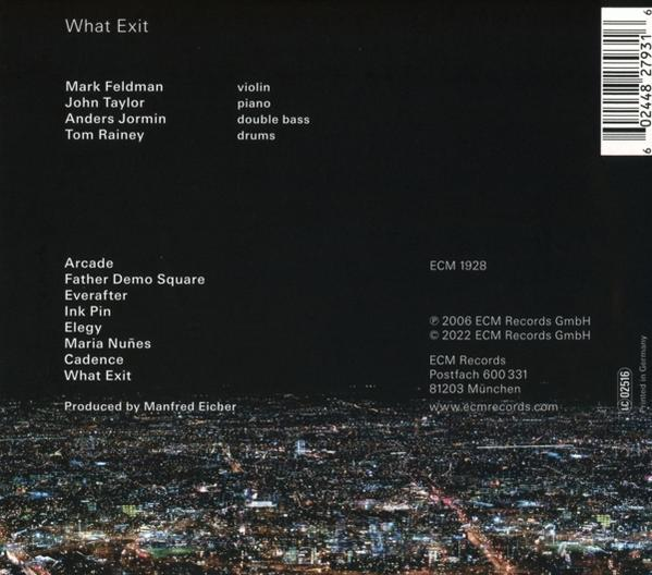 Rückseite eines CD-Covers mit Künstlernamen und Songtiteln, vor einer nächtlichen Stadtkulisse.