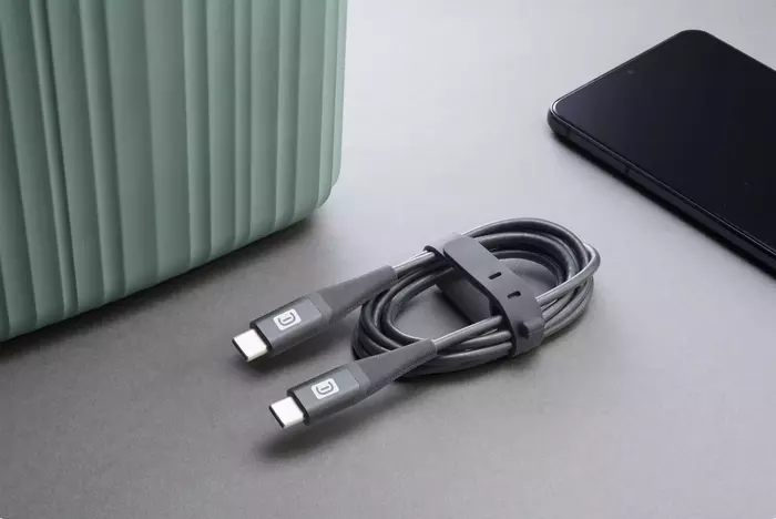 CELLULARLINE PRO+ - USB-C-zu-USB-C-Kabell mit Gurt (Schwarz)