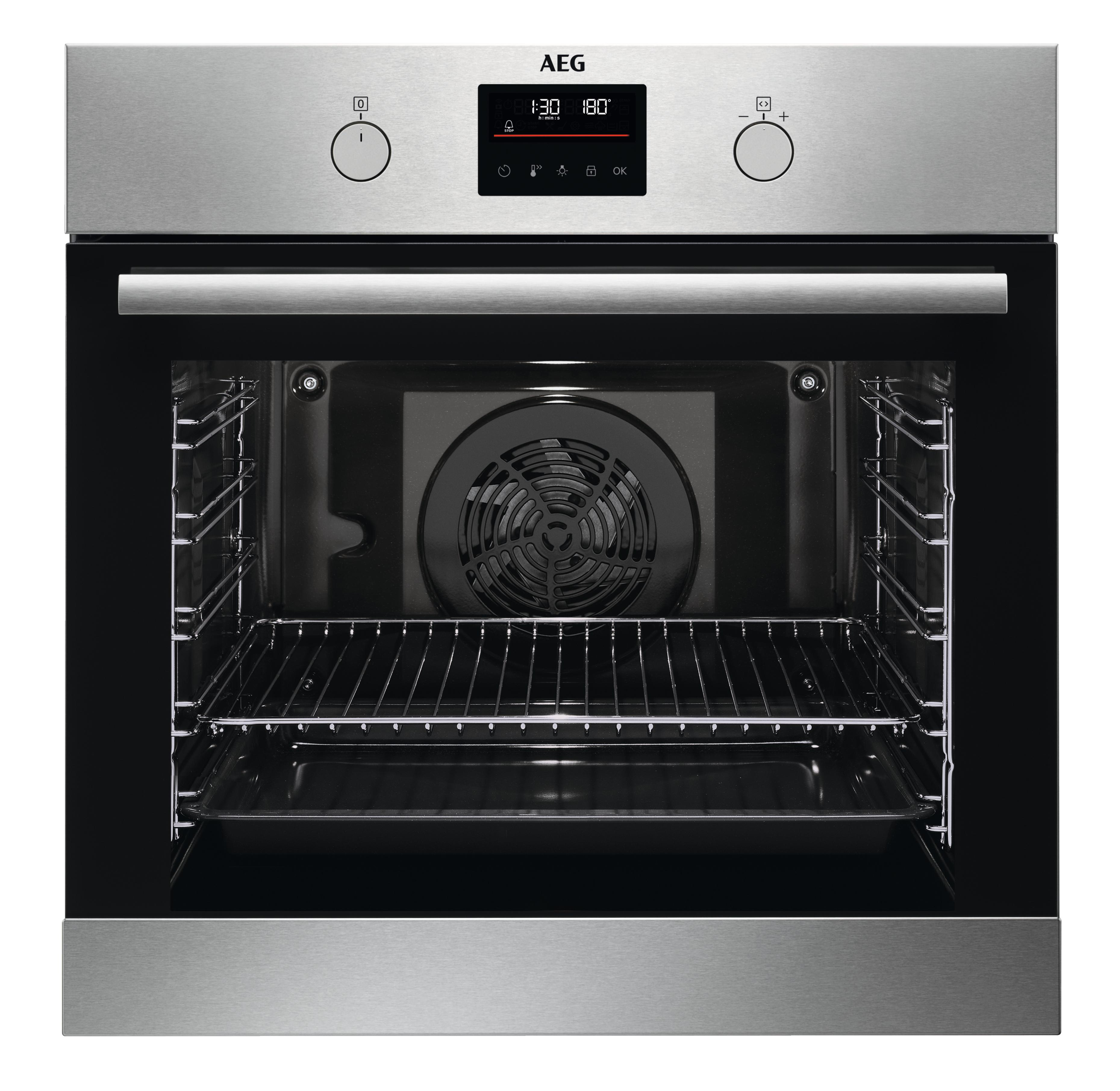 Ein Einbau-Backofen aus Edelstahl. Die Tür ist geschlossen. Er hat ein digitales Display und zwei Drehknöpfe.