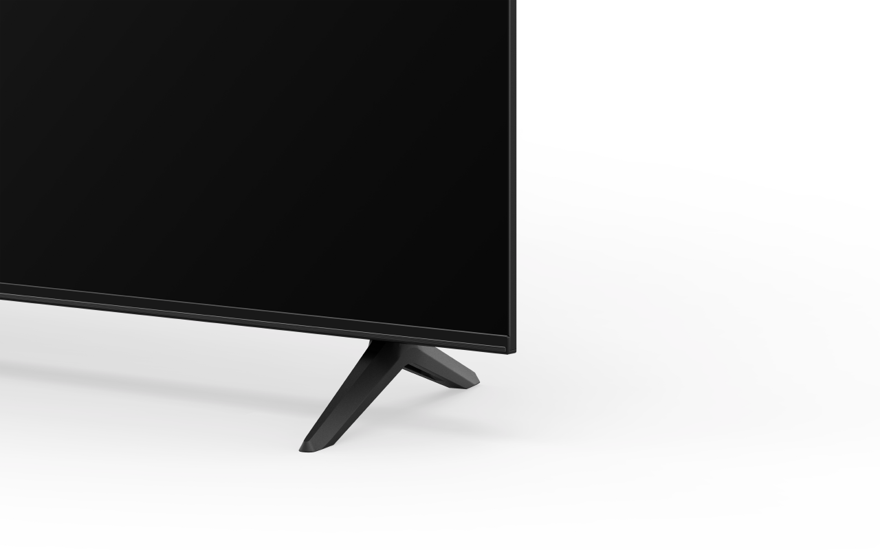 Siyah TV sehpası ve bir TV ekranının alt kısmı. Beyaz arka plan.