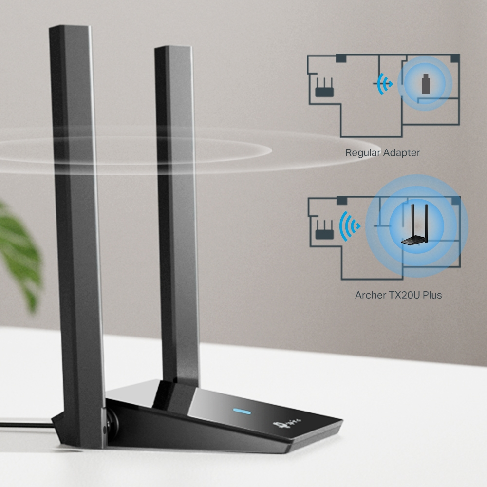 Antenli siyah Wi-Fi yönlendirici. Şemalar, menzilini normal bir adaptöre kıyasla gösterir.