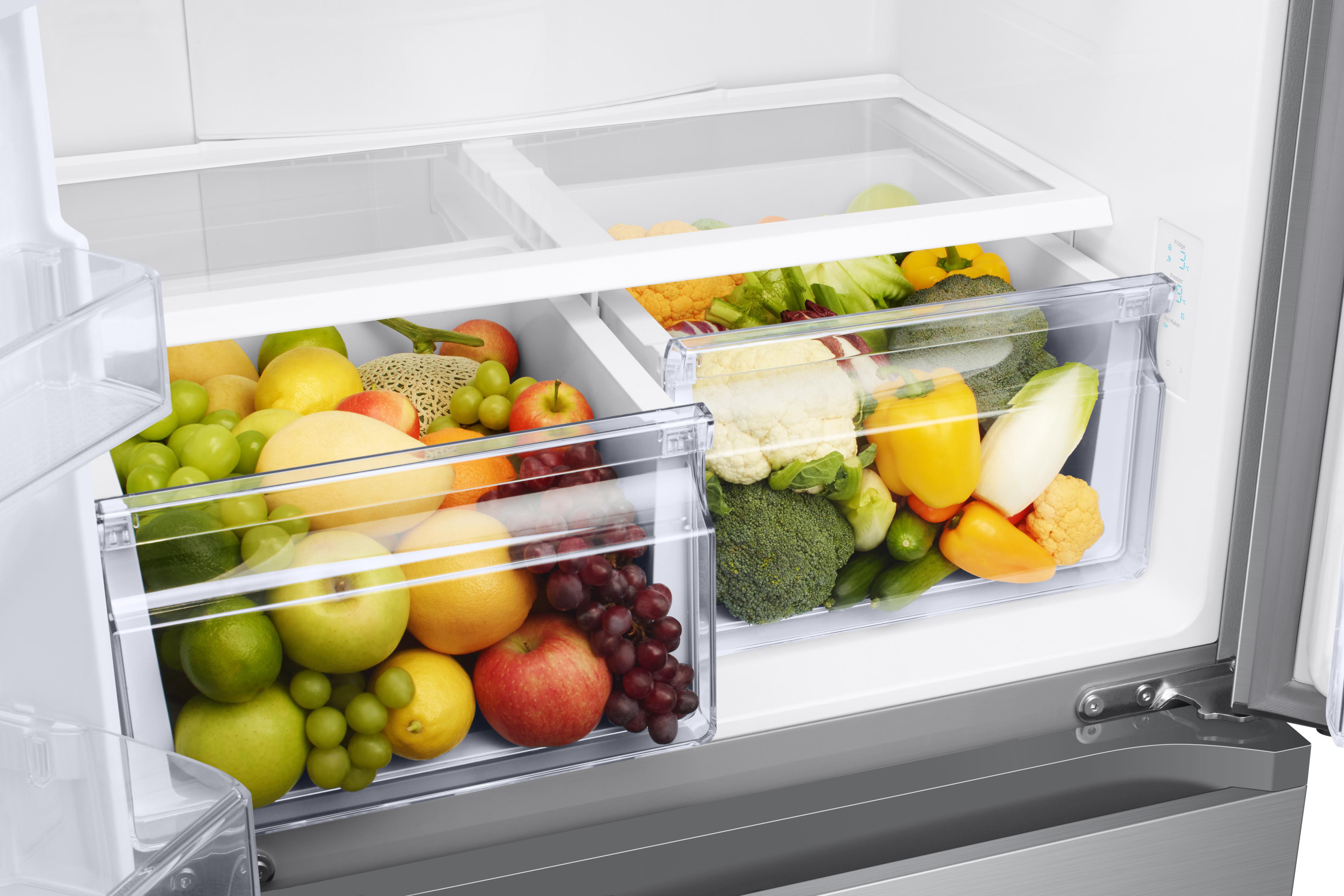 Kühlschrank Schubladen mit Obst und Gemüse gefüllt, organisiert für Frische.
