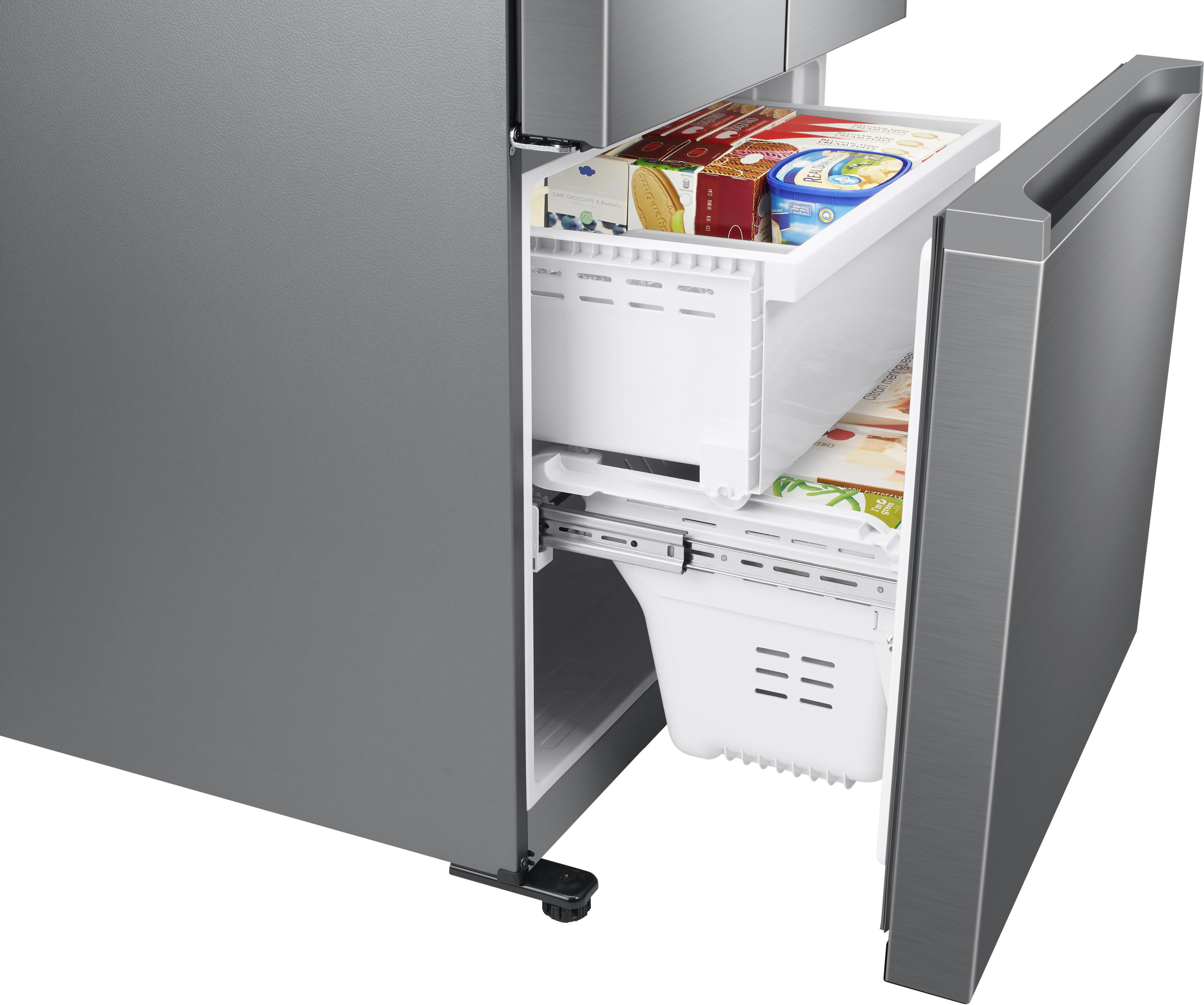 Geöffnete Kühlschrank-Schubladen, gefüllt mit Lebensmitteln.