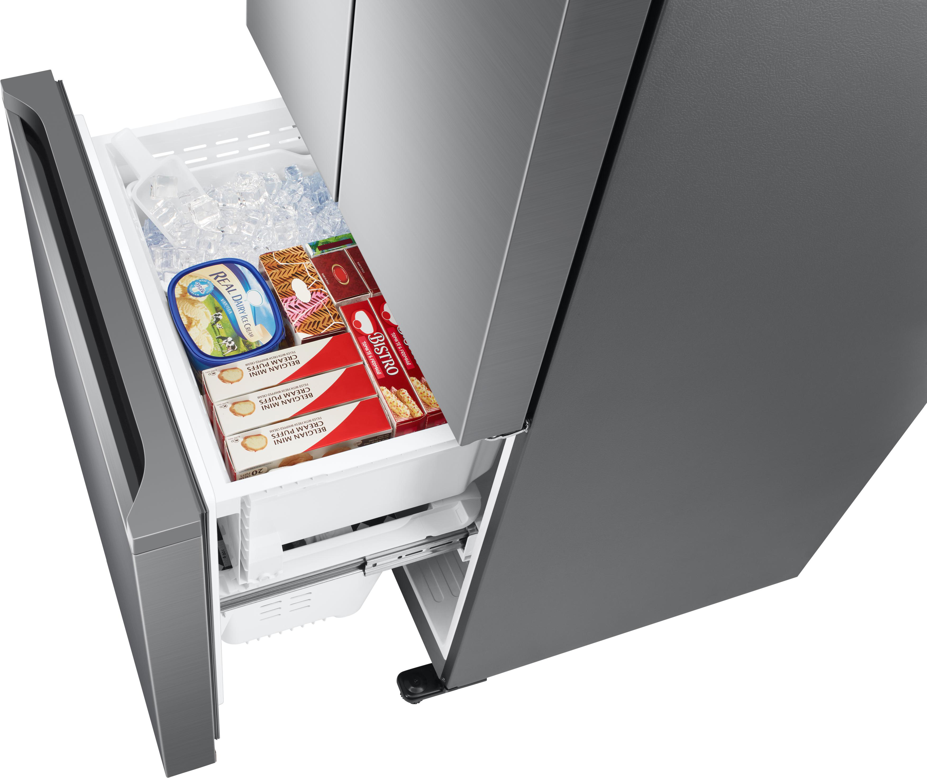 Geöffnete Kühlschublade mit Lebensmitteln. Der Hintergrund ist ein Kühlschrank.