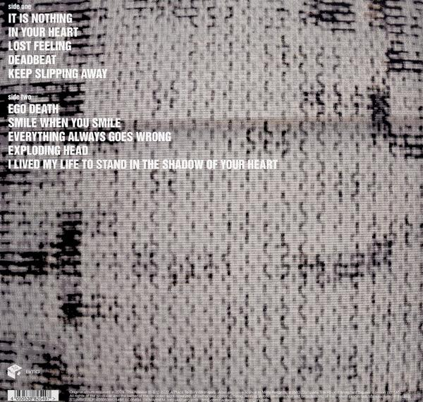 Album-Rückseite mit Songtiteln auf weiß-schwarzem, strukturiertem Hintergrund. Der Name des Künstlers ist sichtbar.