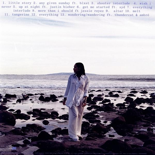 Albumcover mit einer Frau, die an einem felsigen Strand steht, Titelliste oben links.