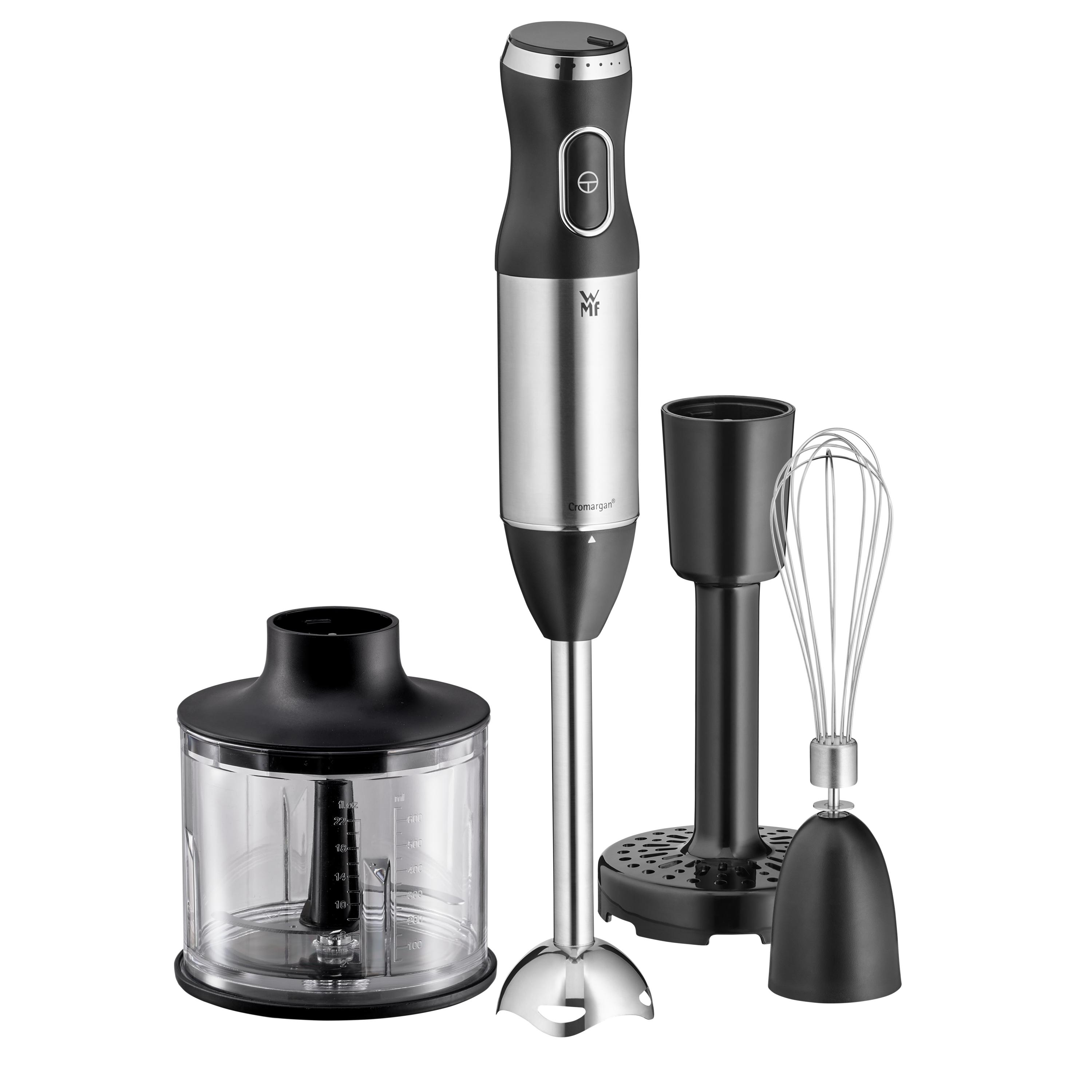 Handmixer mit mehreren Aufsätzen: Zerkleinerer, Schneebesen und Mixfuß. Silbernes und schwarzes Design.