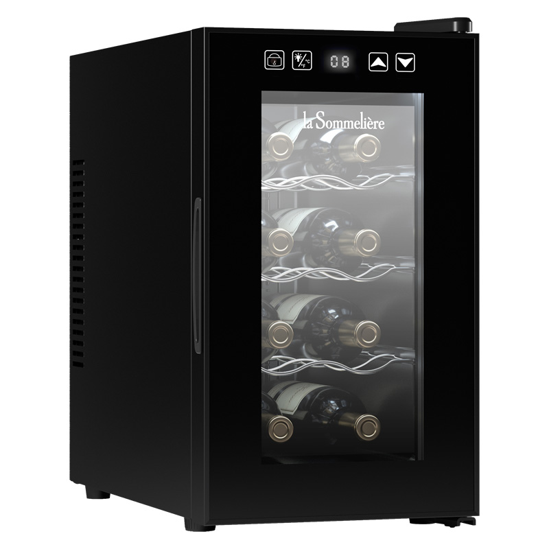 Una nevera de vino negra con puerta de cristal, mostrando botellas.