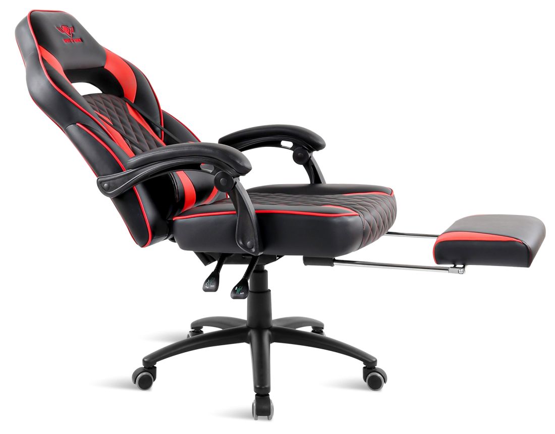 Fekete-piros gamer szék lábtartóval. A szék hátra van döntve.