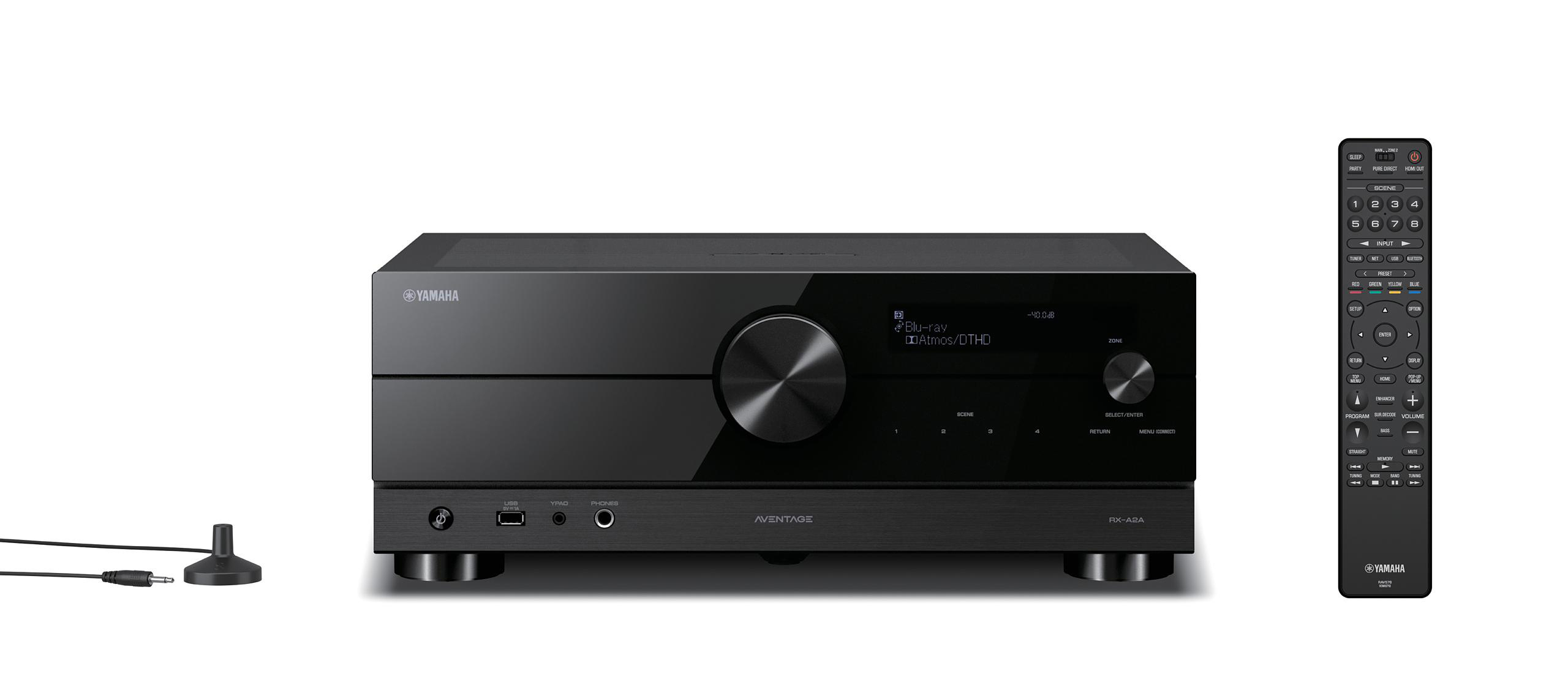 Schwarzer Yamaha AV-Receiver, Fernbedienung und Antenne auf weißem Grund. Mit Knöpfen und Display.