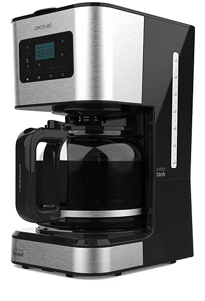 Cafetera plateada y negra con una jarra de vidrio. Tiene una pantalla digital y un depósito de agua.