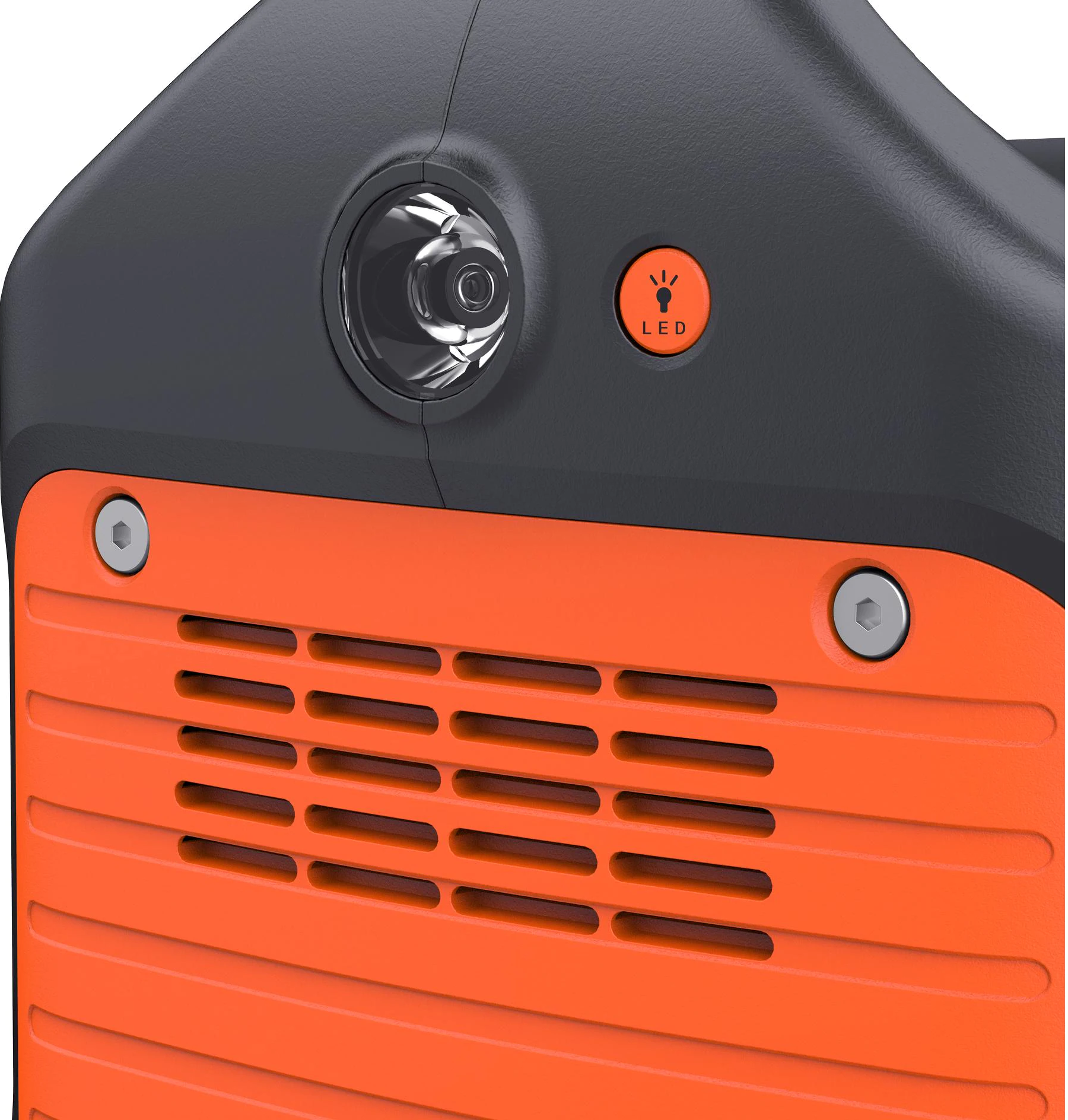 Nahaufnahme der Seite eines Jackery Explorer 500. Es hat ein Licht und ein orangefarbenes Lüftungsgitter.