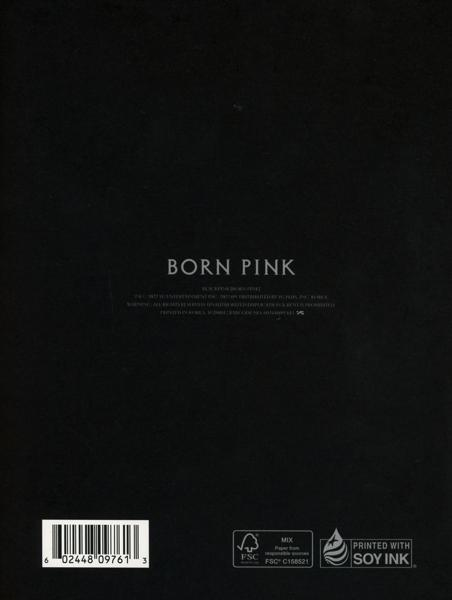 Schwarzes Albumcover mit dem Text 'BORN PINK' und Informationen in Weiß, mit Barcode.