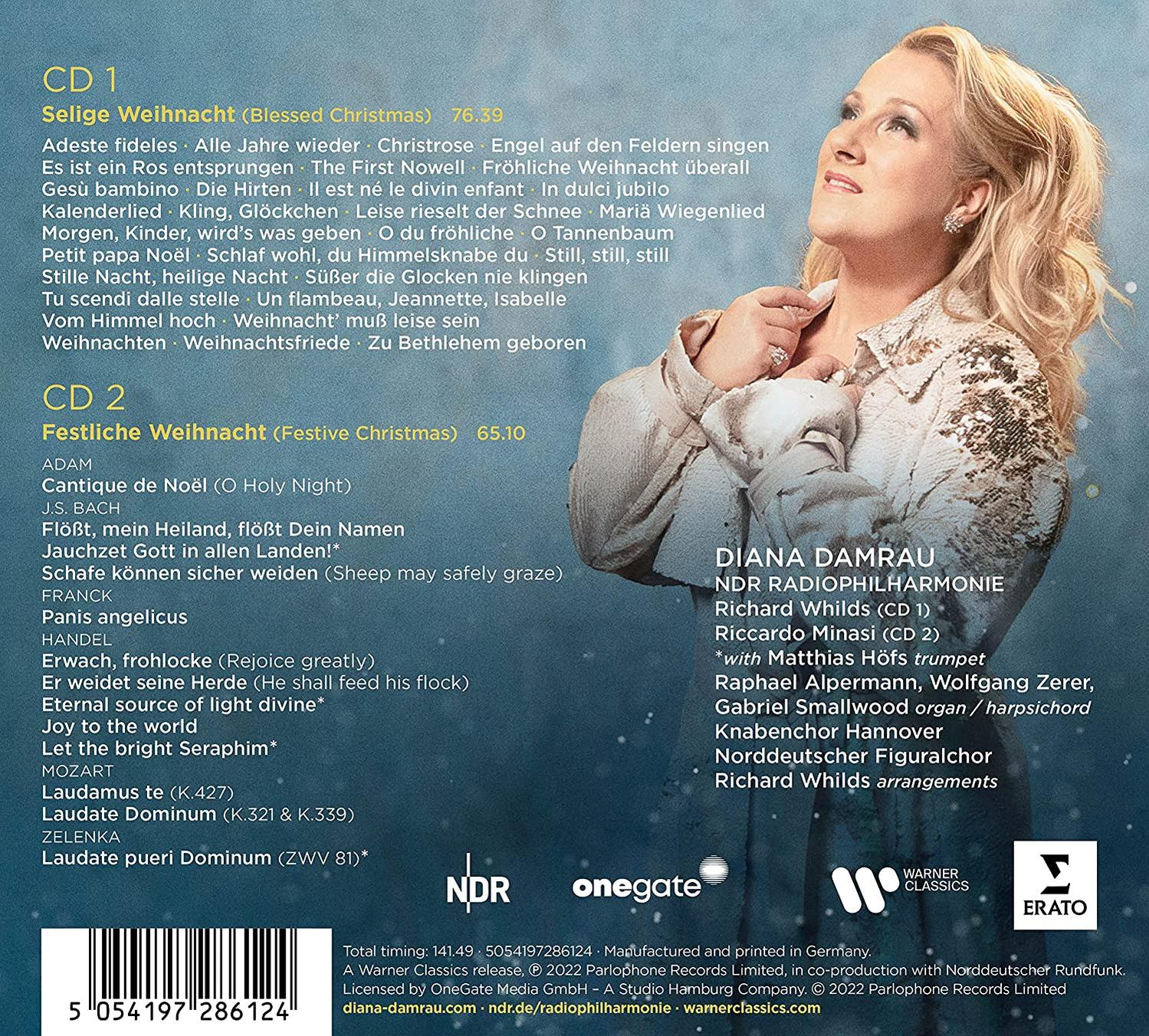 Eine Frau mit Mikrofon singt. CD-Cover mit Text und Album-Infos. Weißer Hintergrund.