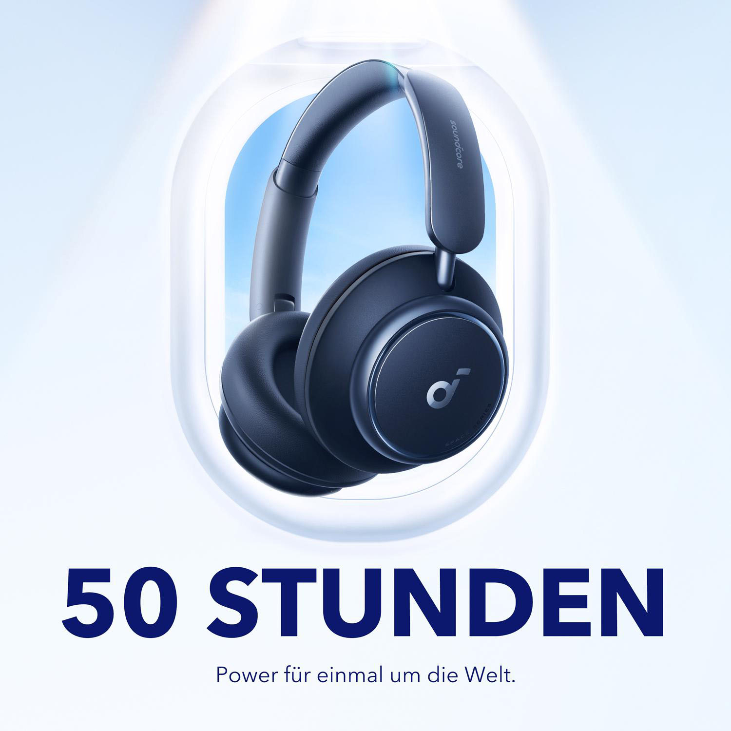 Blaue Kopfhörer mit dem Text "50 STUNDEN". Darunter steht "Power für einmal um die Welt".