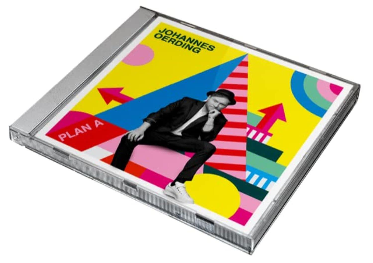 CD-Hülle mit CD. Cover zeigt Mann im Anzug vor buntem Hintergrund.
