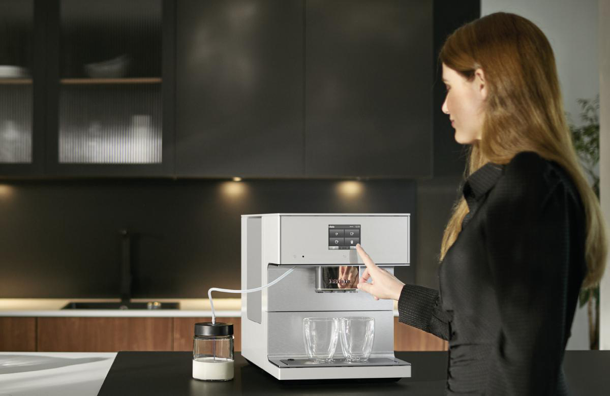 MIELE CM 7350 Kaffeevollautomat Brillantweiß
