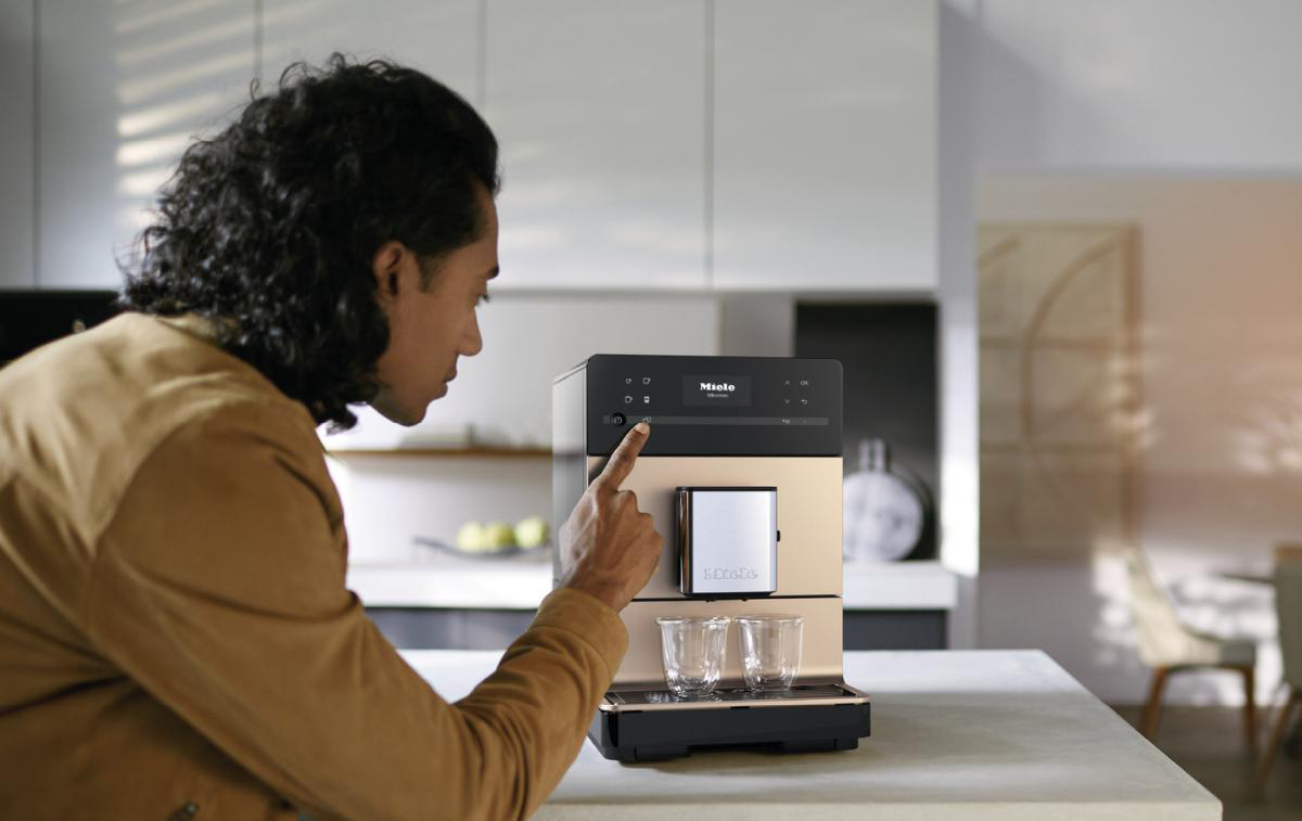 MIELE CM 5510 Silence Kaffeevollautomat Roségold PearlFinish
