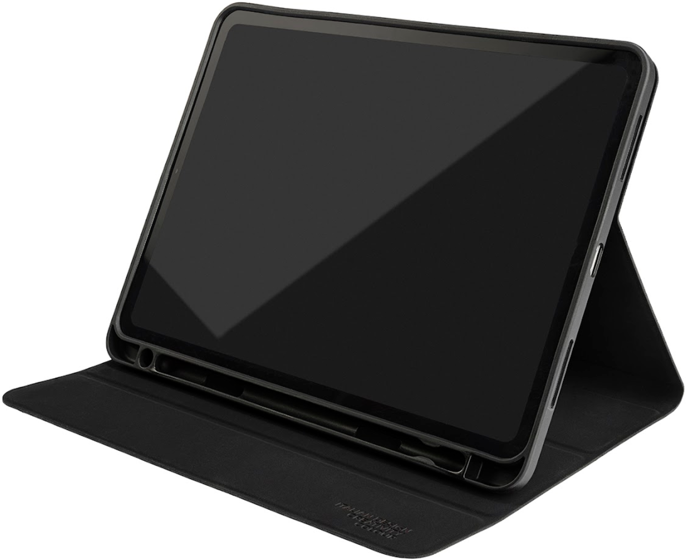 Schwarzes Tablet mit Hülle, auf einer Oberfläche abgewinkelt. Der Bildschirm zeigt ein dunkles Bild.