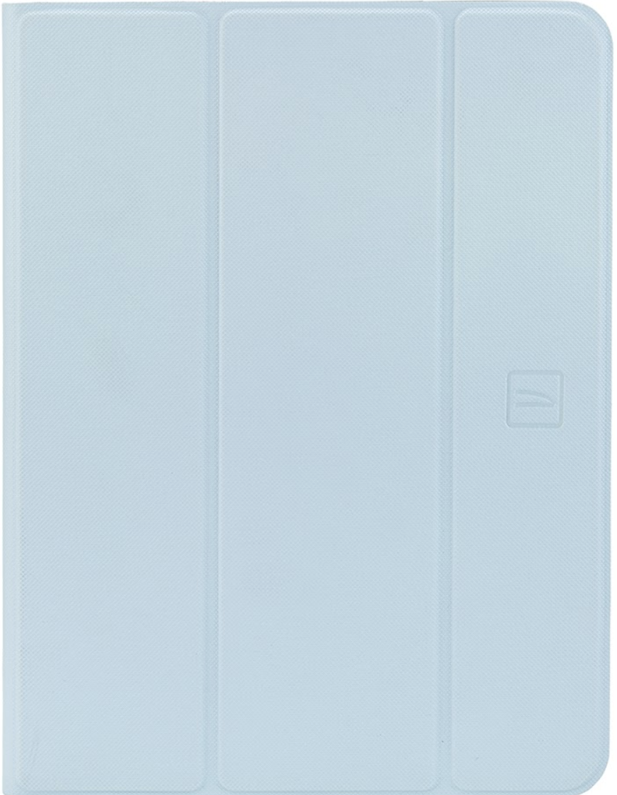 Eine hellblaue Tablethülle, geschlossen und gefaltet. Es hat ein einfaches Design.