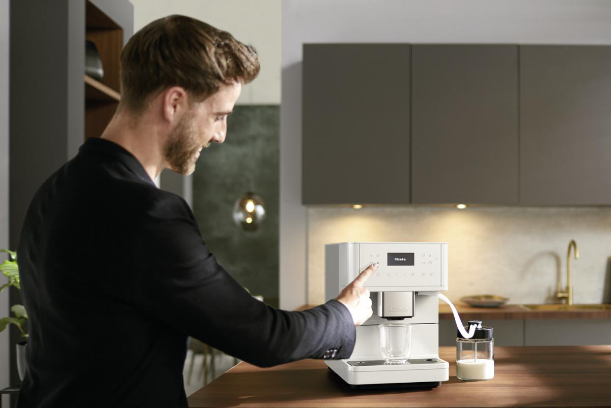 MIELE CM 6160 MilkPerfection Kaffeevollautomat Lotosweiß