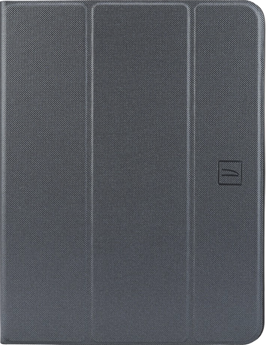 Graue Tablet-Hülle mit strukturiertem Muster. Die Hülle ist geschlossen und hat das Markenlogo darauf.