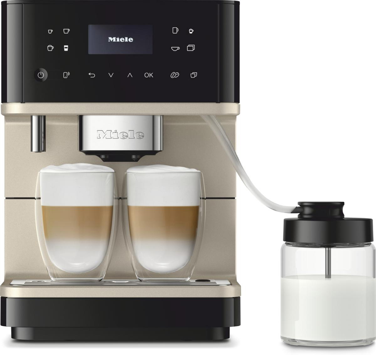 Espressomaschine mit zwei Latte-Gläsern. Milchbehälter. Beige und schwarze Farben.