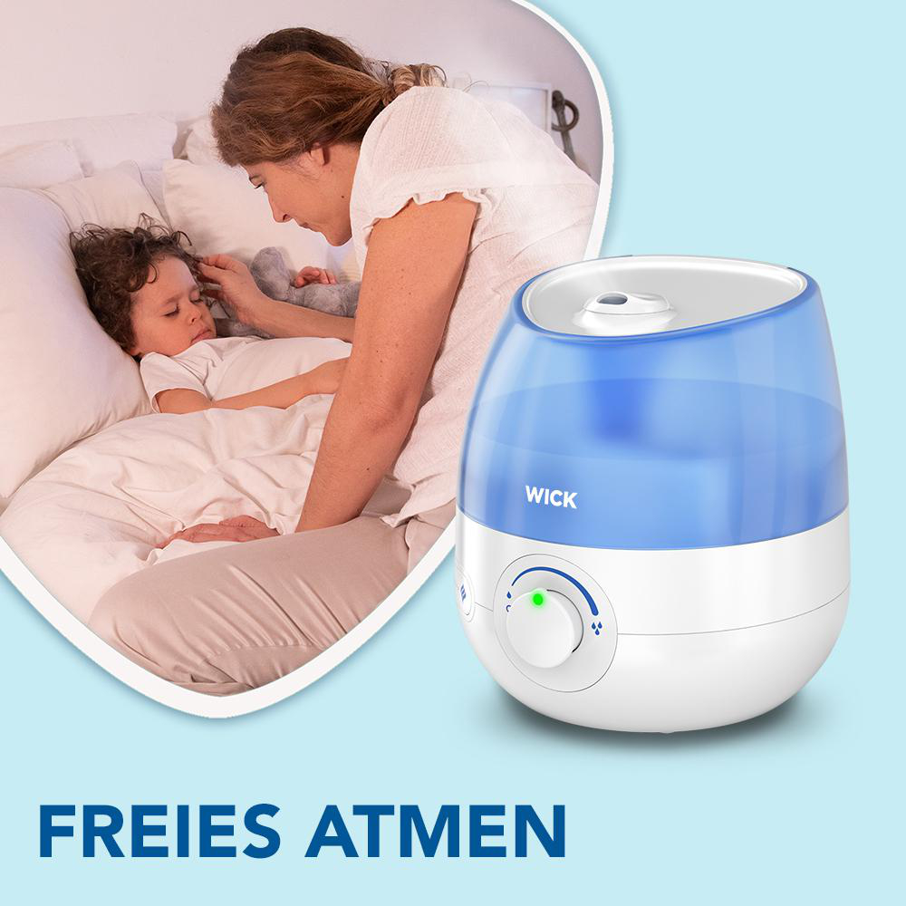 Eine Frau kümmert sich um ein schlafendes Kind mit einem Luftbefeuchter rechts. Text sagt 'FREIES ATMEN'.
