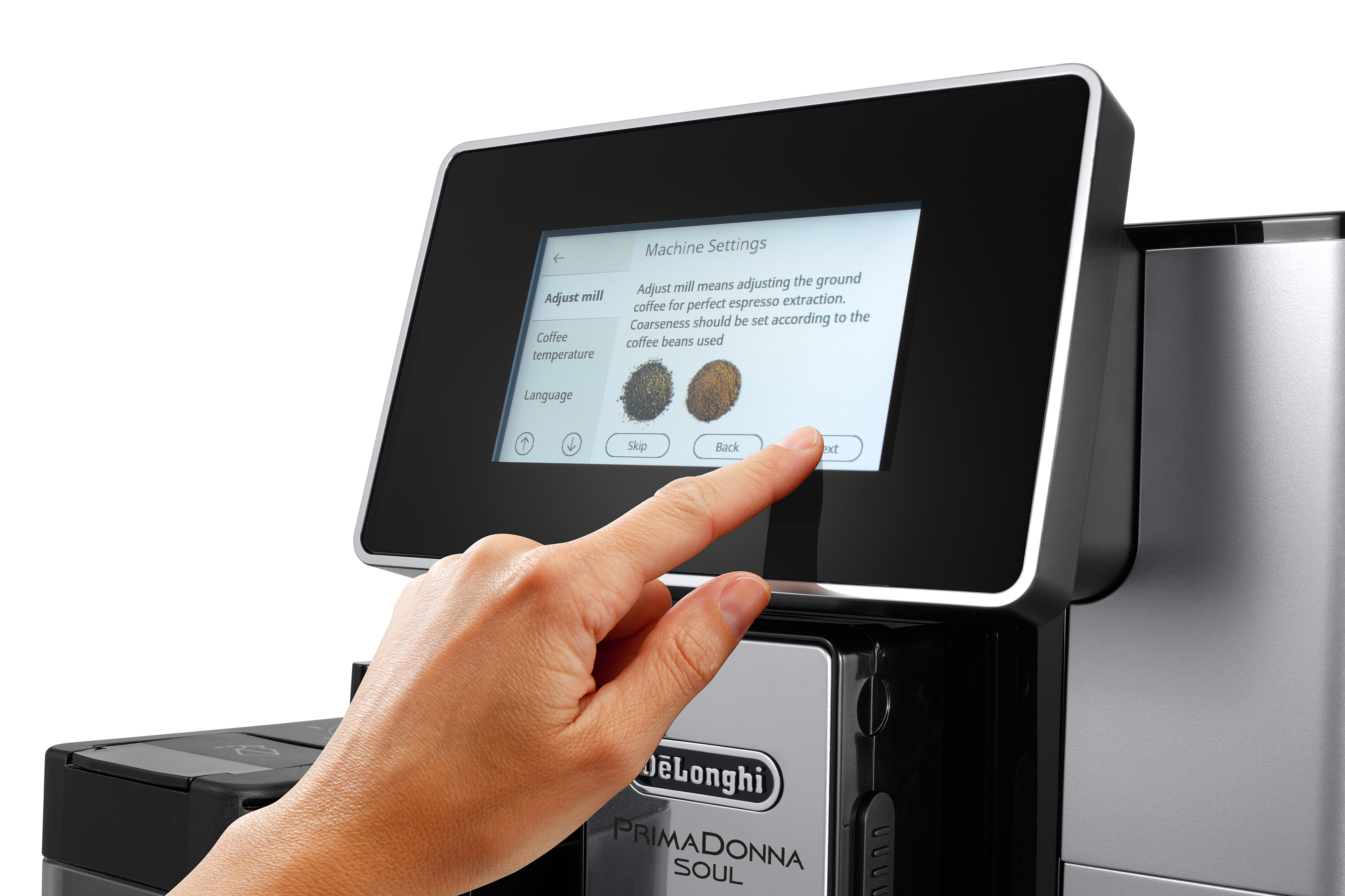 Eine Hand berührt einen Kaffeeautomaten-Bildschirm. Der Bildschirm zeigt Kaffee-Einstellungen.