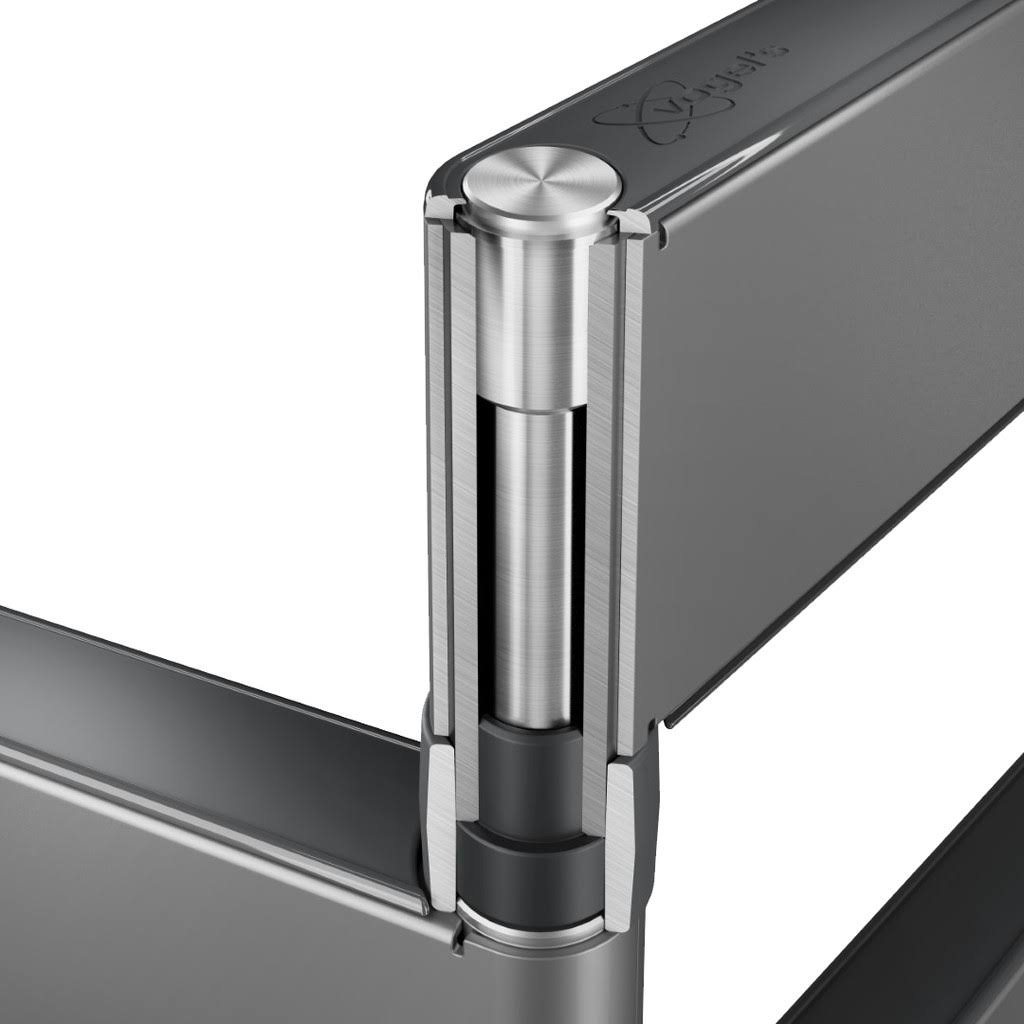 Primer plano de un mecanismo de bisagra en una estructura plegable gris oscuro.