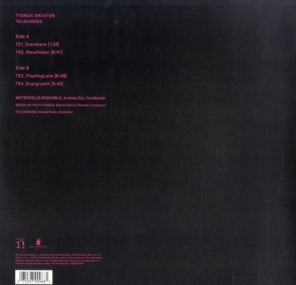 Schwarzes Albumcover mit Titellisten und Credits. Der Hintergrund ist schwarz mit einem pinkfarbenen Logo.