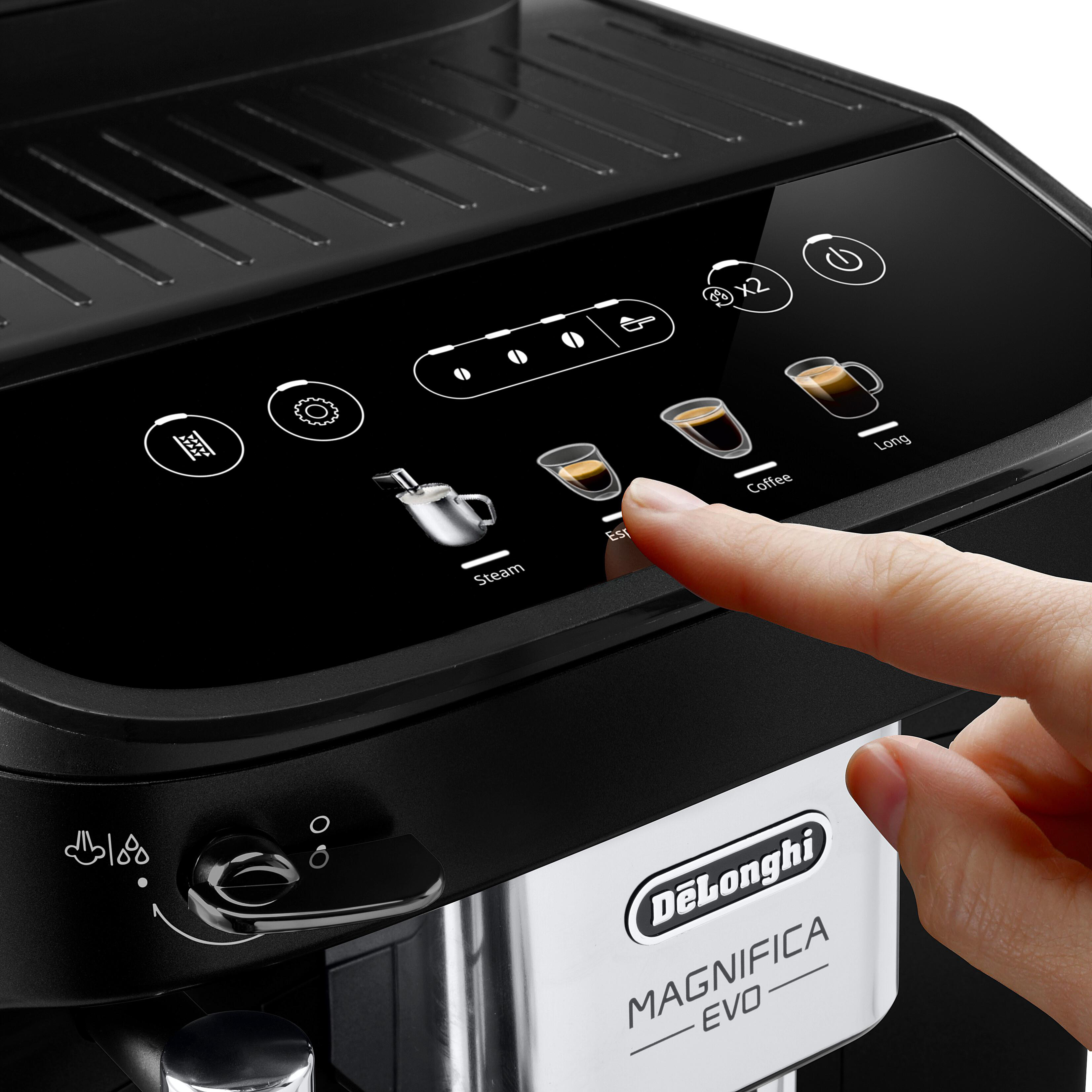 Die Hand einer Person berührt das Bedienfeld einer Kaffeemaschine.