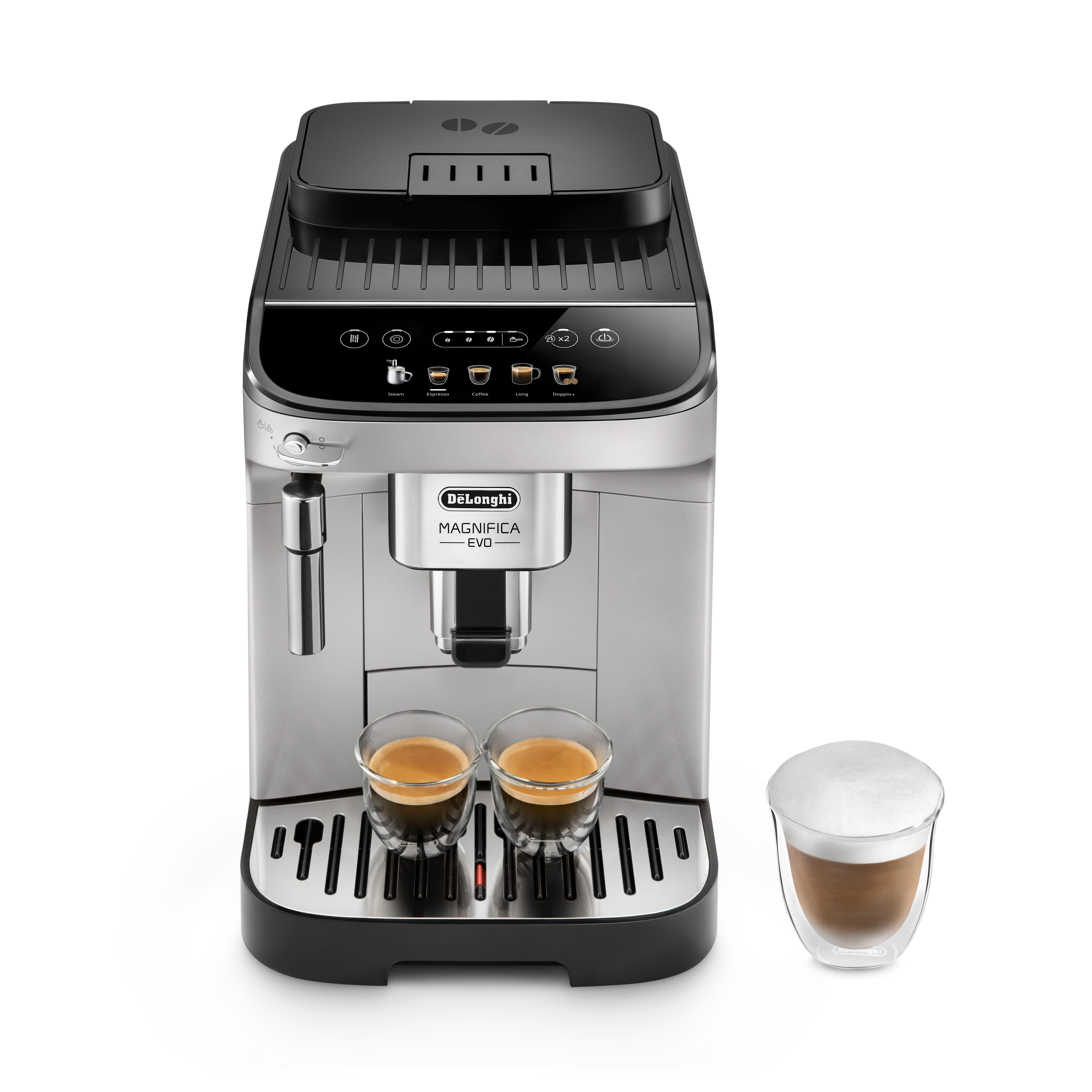 Silberne Espressomaschine mit zwei Kaffeetassen und einer Milchkanne.