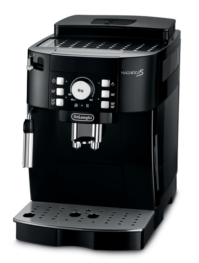 Schwarze Kaffeemaschine mit mehreren Knöpfen und einem silbernen Ausguss, isoliert auf Weiß.
