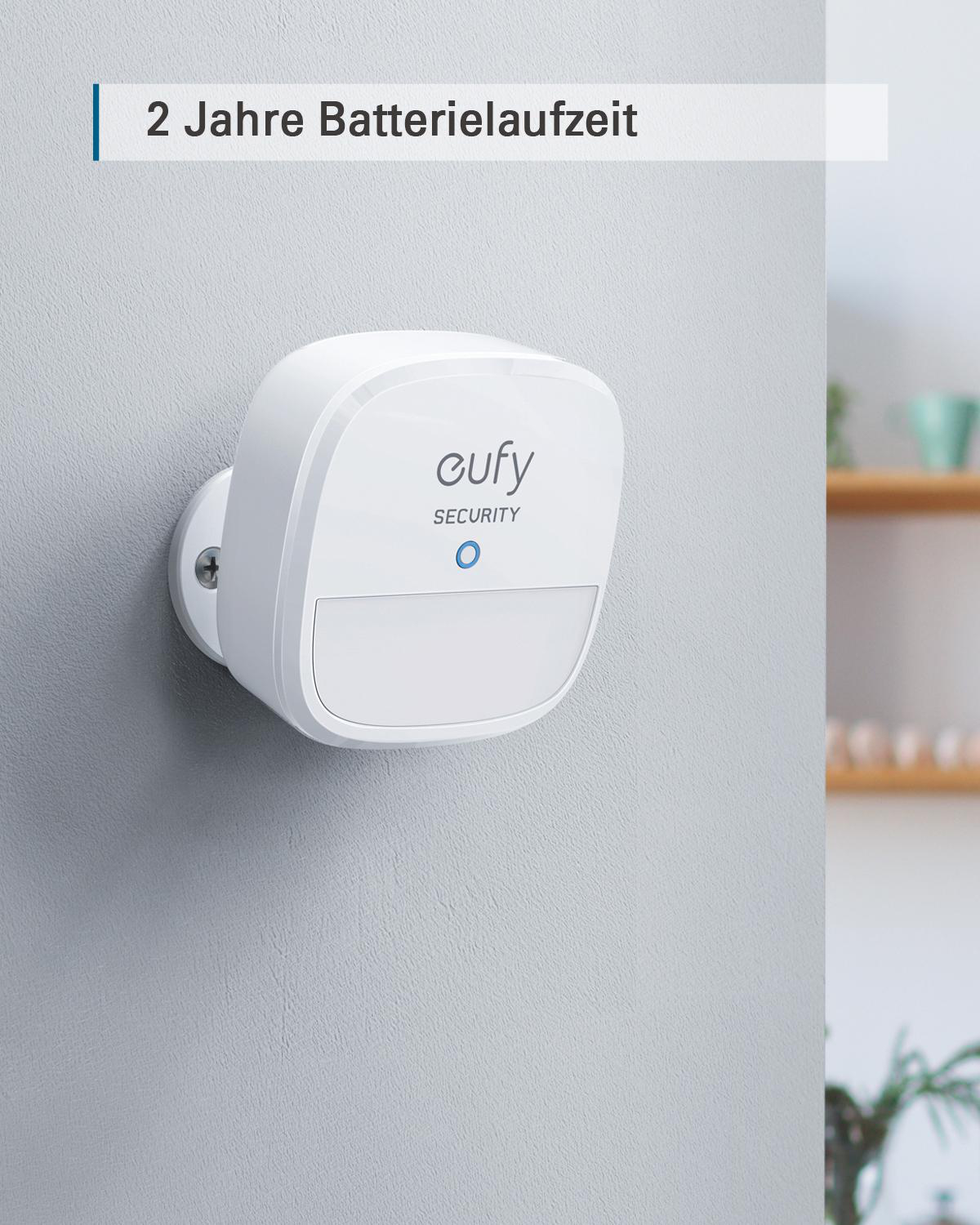 Weiße Sicherheitskamera an grauer Wand mit Text: 2 Jahre Akkulaufzeit.