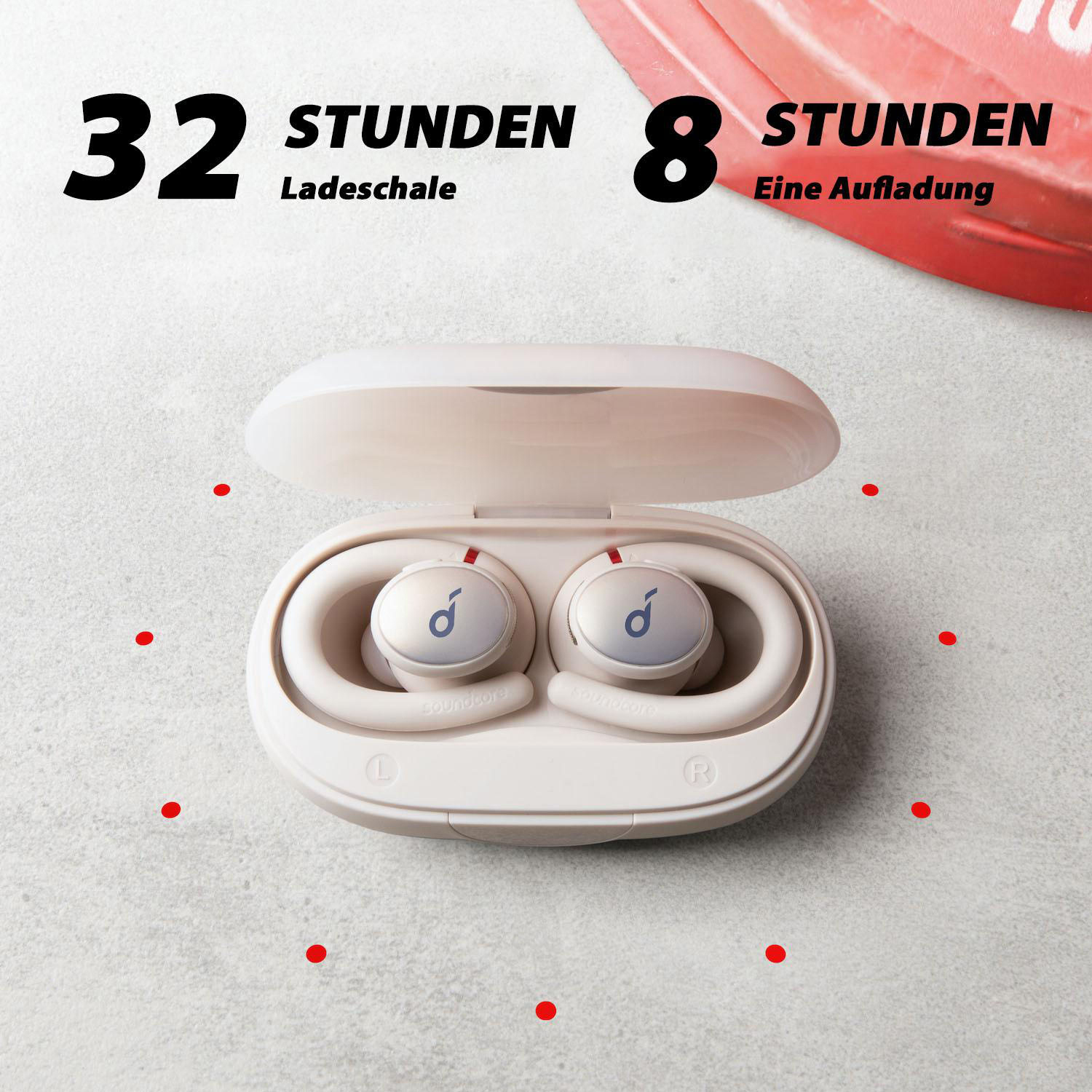 Ohrhörer in einem Ladecase, mit Text, der 32 und 8 Stunden Nutzung anzeigt.