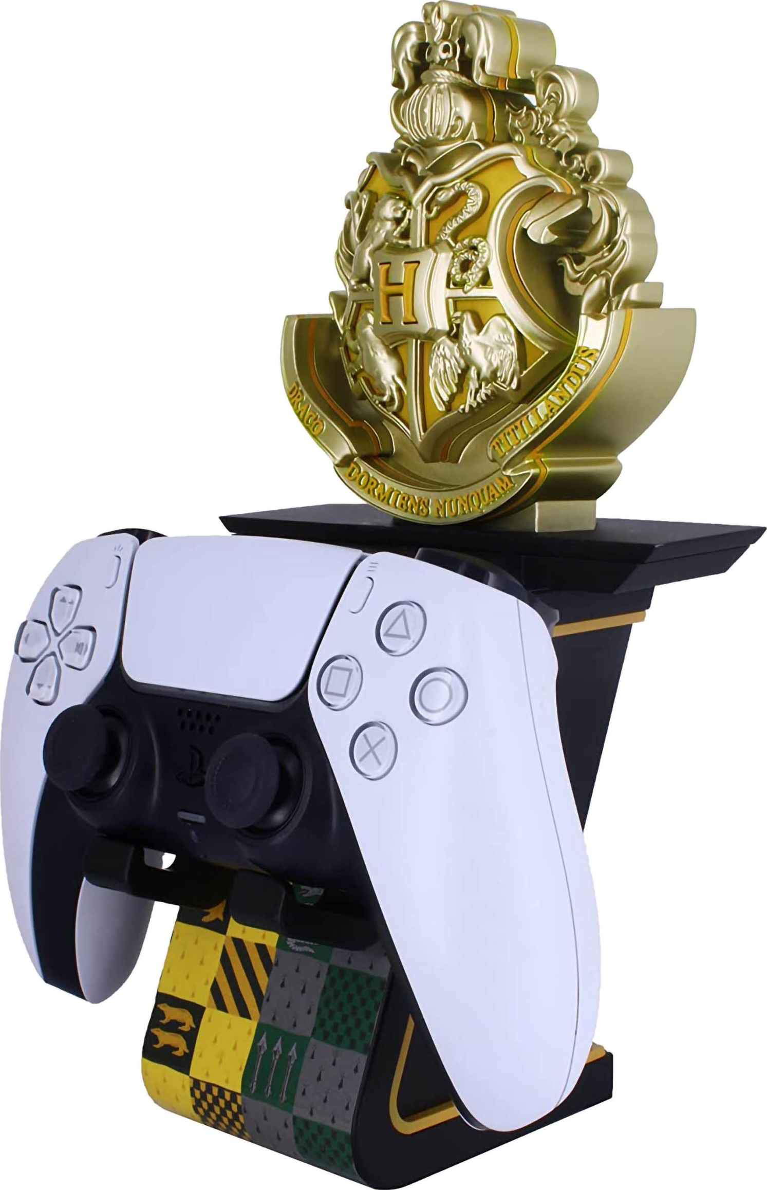 Un controller Playstation 5 bianco e nero su un supporto a tema Harry Potter.