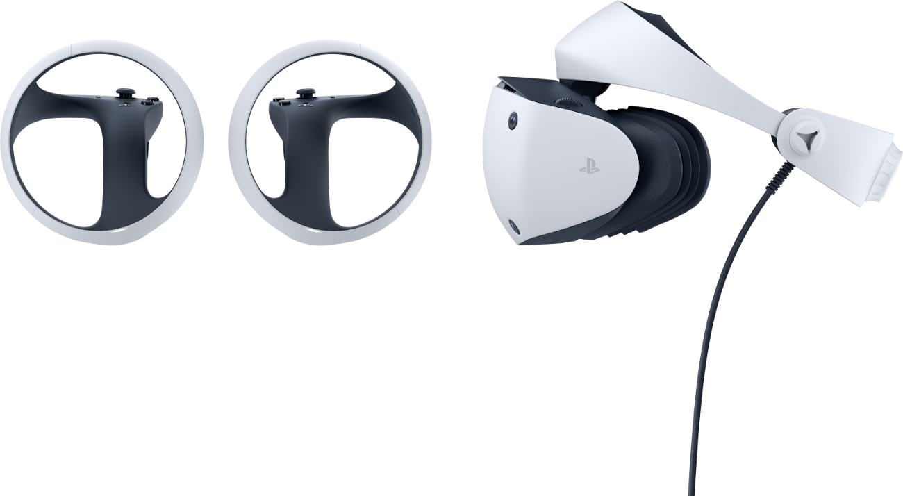 Fehér VR headset és két fekete-fehér kontroller fekete háttér előtt.